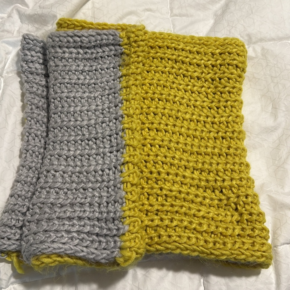 EUC LOFT Vintage Cozy Knit Infinity Scarf in Yellow and Grey